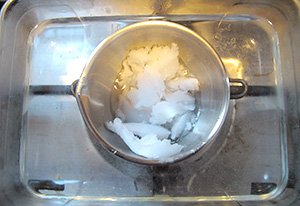 Huile de coco au bain marie