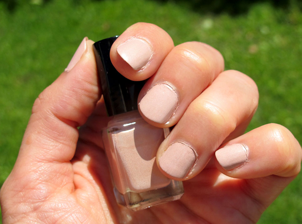 DIY vernis à ongles beige nude